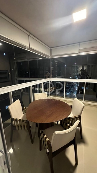 APARTAMENTO MOBILIADO EM MEIA PRAIA