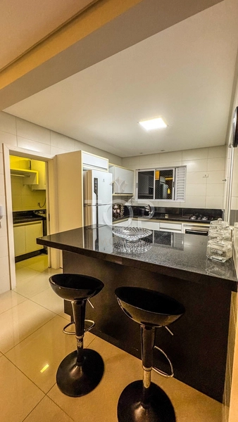 FINAMENTE MOBILIADO EM MEIA PRAIA: 3ª foto da galeria de imagens do imóvel