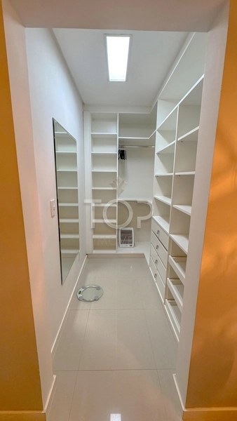 FINAMENTE MOBILIADO EM MEIA PRAIA: 12ª foto da galeria de imagens do imóvel