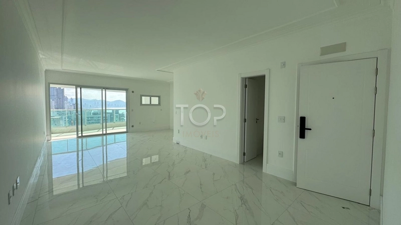 APARTAMENTO PRONTO COM VISTA PARA O MAR EM MEIA PRAIA: 2ª foto da galeria de imagens do imóvel