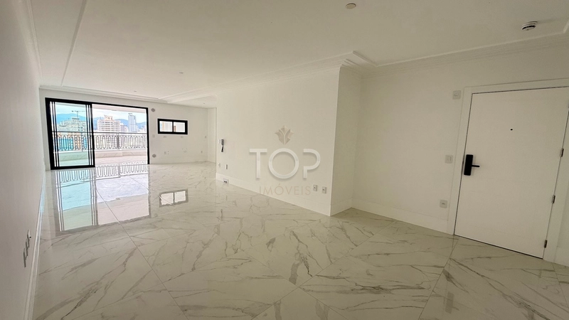 APARTAMENTO COM VISTA PARA O MAR EM MEIA PRAIA: 2ª foto da galeria de imagens do imóvel