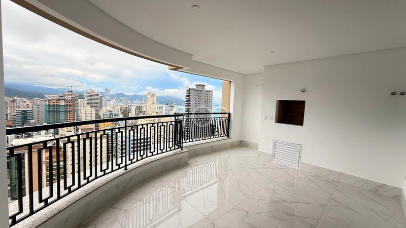 APARTAMENTO COM VISTA PARA O MAR EM MEIA PRAIA: 1ª foto da galeria de imagens do imóvel