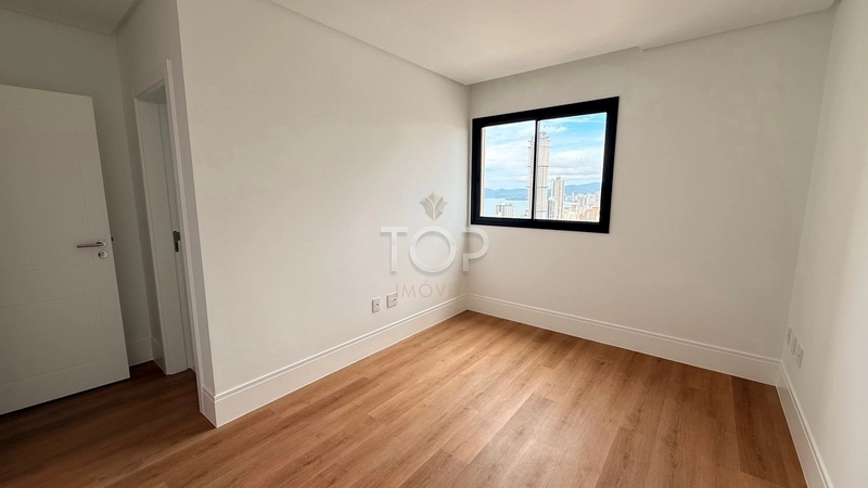 APARTAMENTO COM VISTA PARA O MAR EM MEIA PRAIA: 10ª foto da galeria de imagens do imóvel