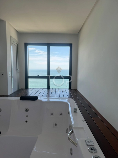 APARTAMENTO COM VISTA PARA O MAR EM MEIA PRAIA: 3ª foto da galeria de imagens do imóvel