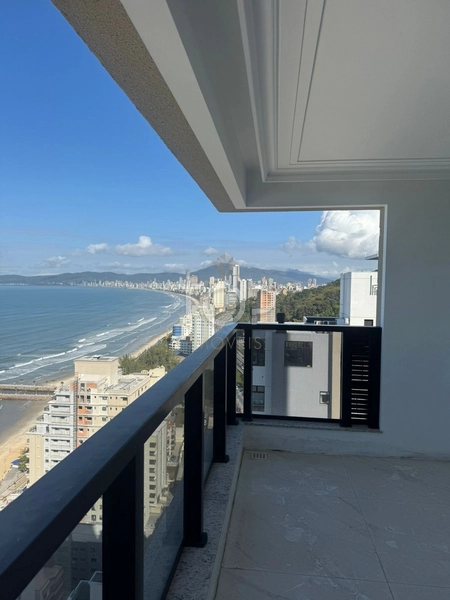 APARTAMENTO COM VISTA PARA O MAR EM MEIA PRAIA: 2ª foto da galeria de imagens do imóvel