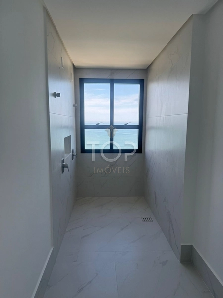 APARTAMENTO COM VISTA PARA O MAR EM MEIA PRAIA: 6ª foto da galeria de imagens do imóvel