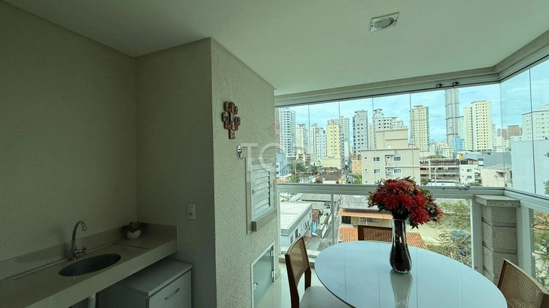 APARTAMENTO MOBILIADO EM MEIA PRAIA: 3ª foto da galeria de imagens do imóvel