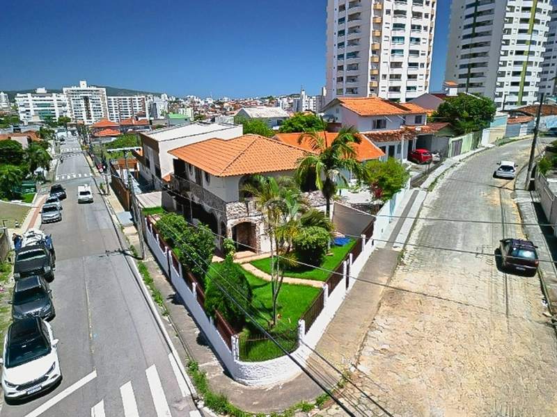 LINDA CASA EM FLORIANÓPOLIS: 2ª foto da galeria de imagens do imóvel