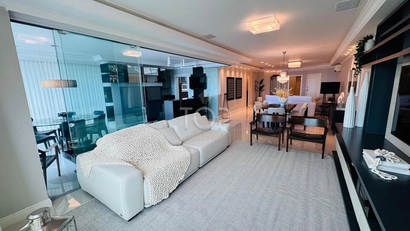 FRENTE MAR FINAMENTE MOBILIADO EM MEIA PRAIA: 2ª foto da galeria de imagens do imóvel