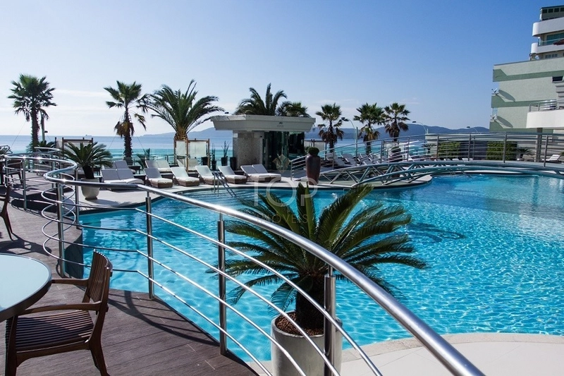 FRENTE MAR FINAMENTE MOBILIADO EM MEIA PRAIA: 18ª foto da galeria de imagens do imóvel