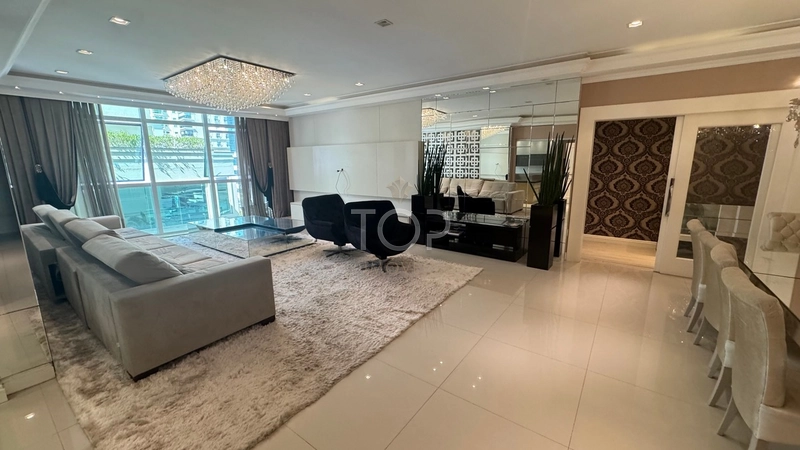 FRENTE MAR FINAMENTE MOBILIADO EM MEIA PRAIA