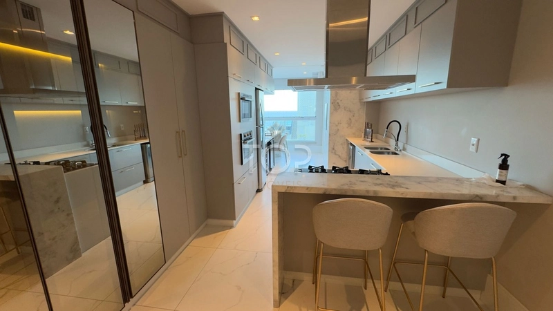 FRENTE MAR MOBILIADO EM MEIA PRAIA: 9ª foto da galeria de imagens do imóvel