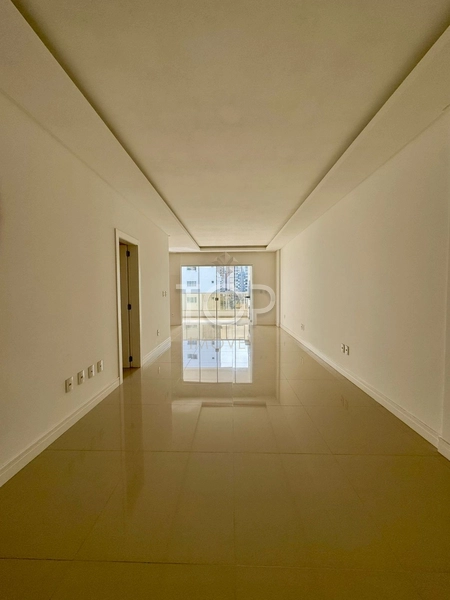 OPORTUNIDADE APARTAMENTO PROXIMO AO MAR EM MEIA PRAIA: 2ª foto da galeria de imagens do imóvel