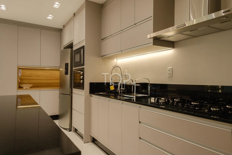 APARTAMENTO FINAMENTE MOBILIADO EM MEIA PRAIA: 9ª foto da galeria de imagens do imóvel