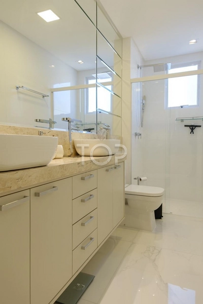 APARTAMENTO FINAMENTE MOBILIADO EM MEIA PRAIA: 11ª foto da galeria de imagens do imóvel