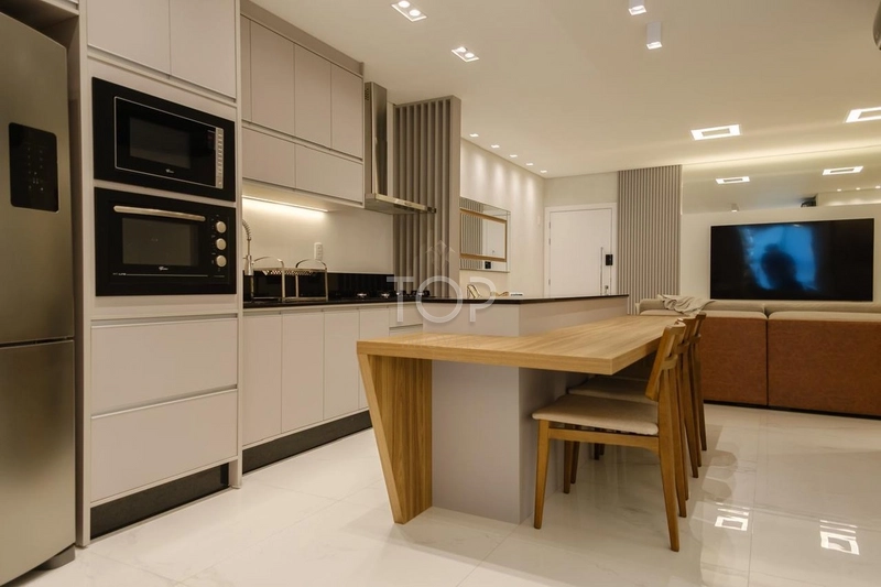 APARTAMENTO FINAMENTE MOBILIADO EM MEIA PRAIA: 1ª foto da galeria de imagens do imóvel