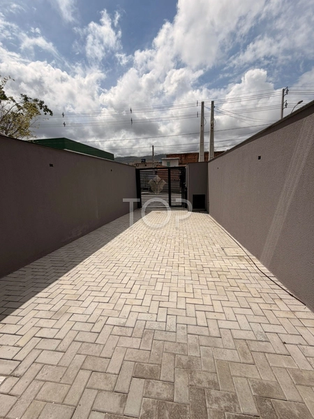 SOBRADO PRONTO PARA MORAR EM ITAPEMA: 2ª foto da galeria de imagens do imóvel