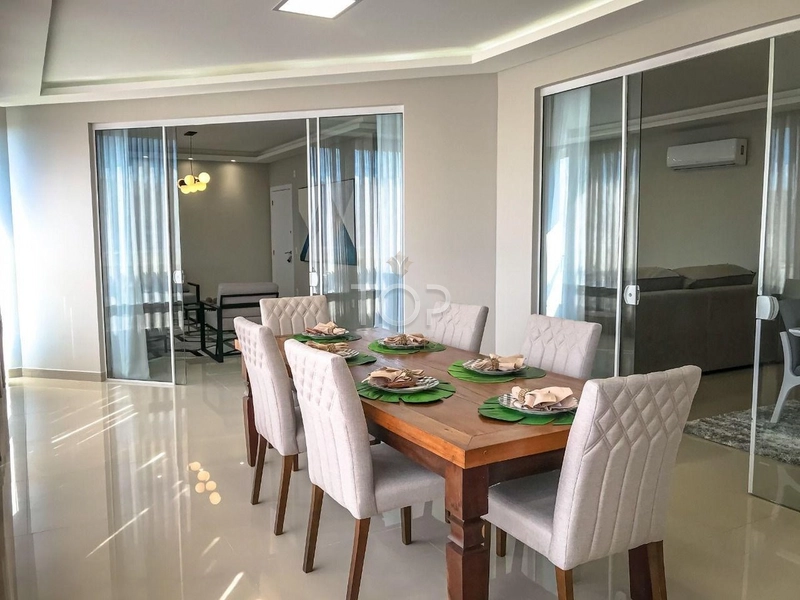 FINAMENTE MOBILIADO EM MEIA PRAIA: 3ª foto da galeria de imagens do imóvel