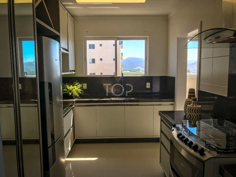 FINAMENTE MOBILIADO EM MEIA PRAIA: 2ª foto da galeria de imagens do imóvel