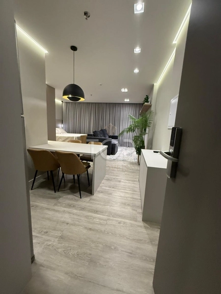 FLAT MOBILIADO EM MEIA PRAIA