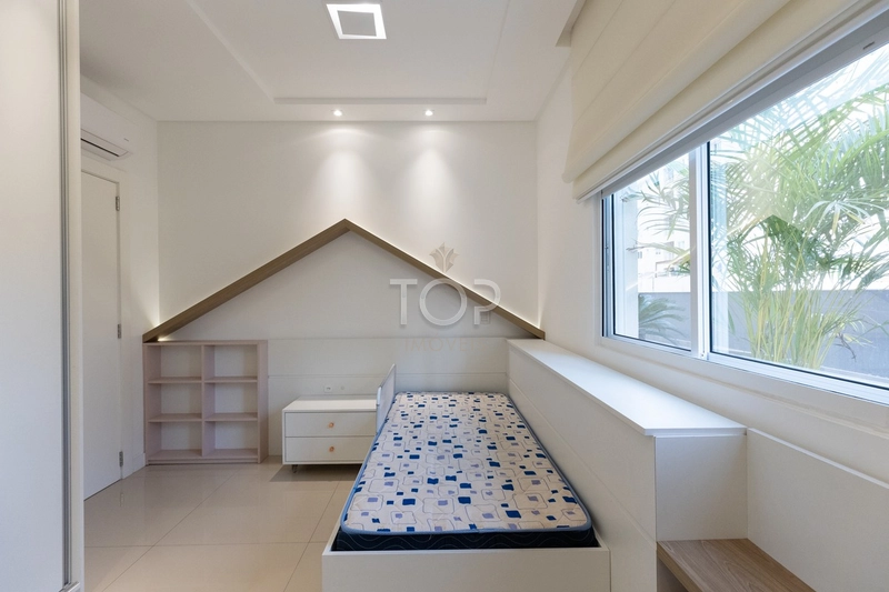 FINAMENTE MOBILIADO EM MEIA PRAIA: 32ª foto da galeria de imagens do imóvel