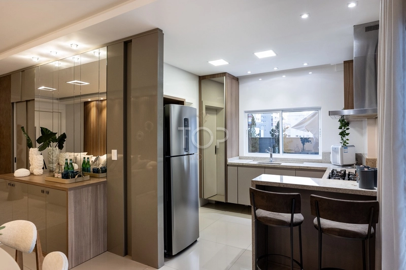 FINAMENTE MOBILIADO EM MEIA PRAIA: 3ª foto da galeria de imagens do imóvel