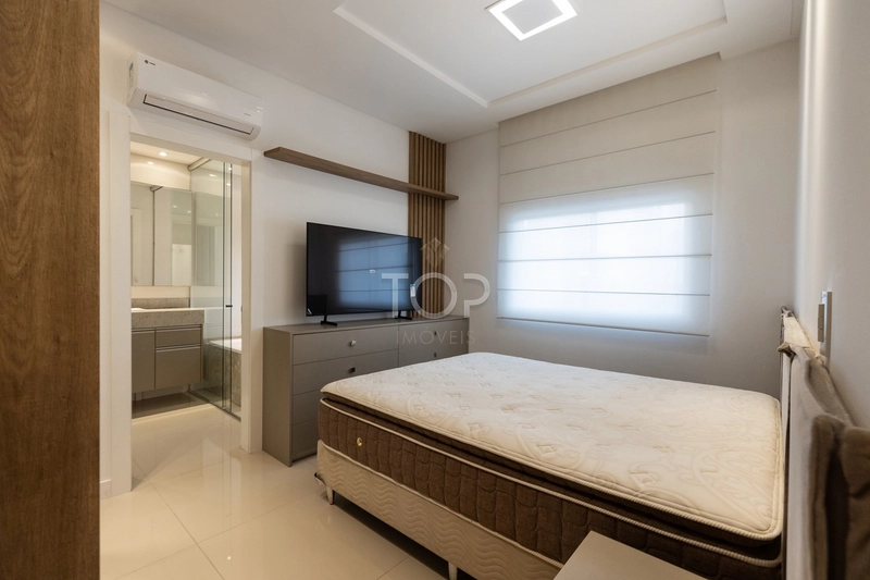 FINAMENTE MOBILIADO EM MEIA PRAIA: 27ª foto da galeria de imagens do imóvel