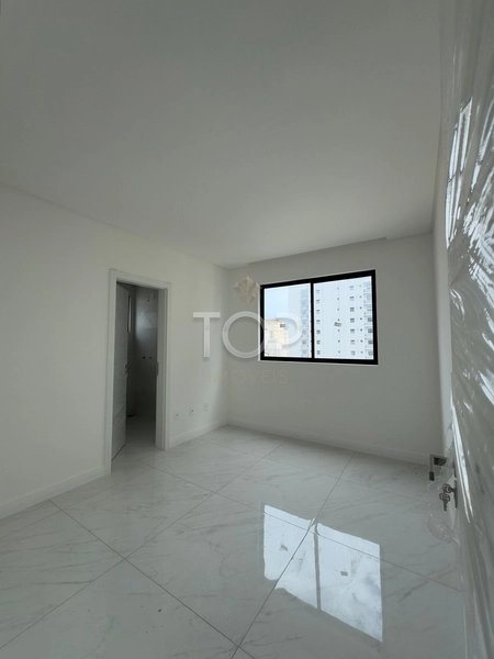 PRONTO PARA MORAR EM MEIA PRAIA: 4ª foto da galeria de imagens do imóvel