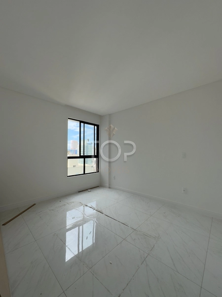 PRONTO PARA MORAR EM MEIA PRAIA: 6ª foto da galeria de imagens do imóvel