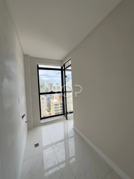 PRONTO PARA MORAR EM MEIA PRAIA: 9ª foto da galeria de imagens do imóvel