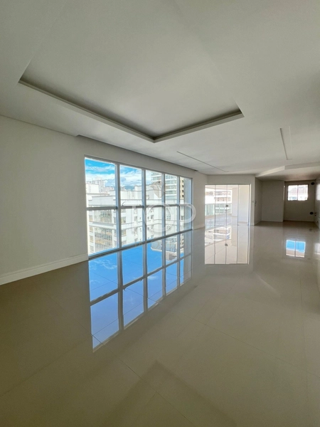 PRONTO PARA MORAR EM MEIA PRAIA: 2ª foto da galeria de imagens do imóvel