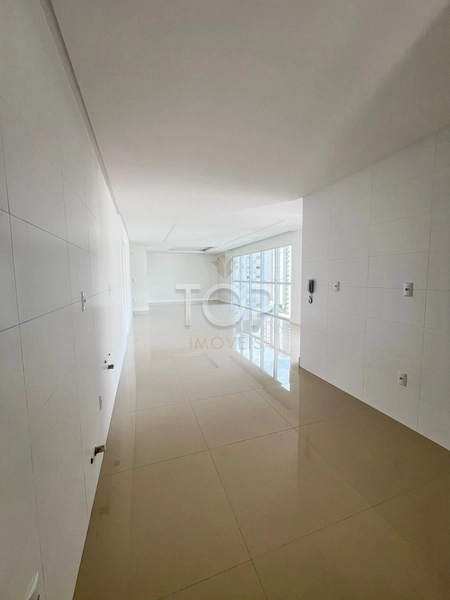 PRONTO PARA MORAR EM MEIA PRAIA: 13ª foto da galeria de imagens do imóvel