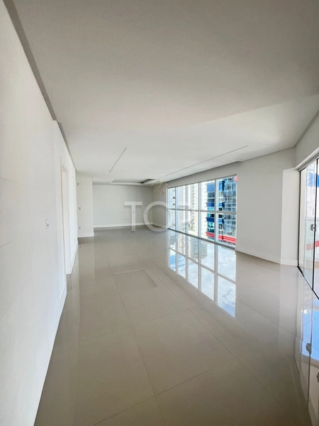 PRONTO PARA MORAR EM MEIA PRAIA: 3ª foto da galeria de imagens do imóvel