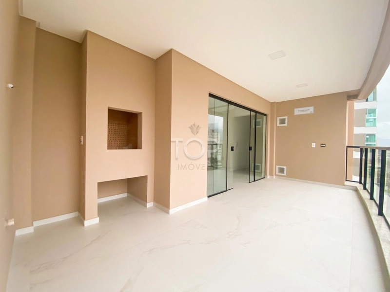 Apartamento Pronto 03 Suítes próximo do Mar em Meia Praia: 1ª foto da galeria de imagens do imóvel