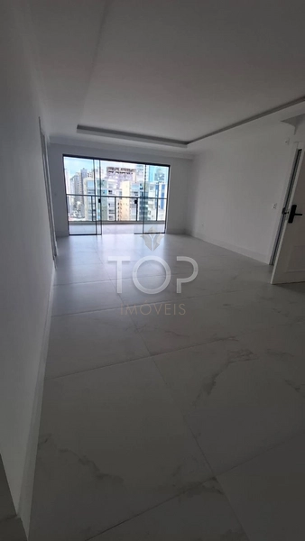 Apartamento Pronto 03 Suítes próximo do Mar em Meia Praia: 3ª foto da galeria de imagens do imóvel