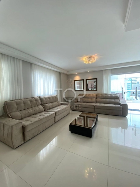 COBERTURA MOBILIADA EM MEIA PRAIA