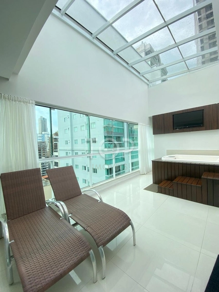 COBERTURA MOBILIADA EM MEIA PRAIA: 18ª foto da galeria de imagens do imóvel