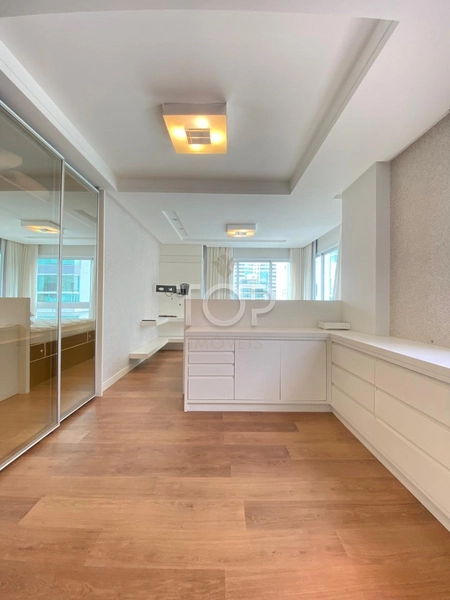 COBERTURA MOBILIADA EM MEIA PRAIA: 3ª foto da galeria de imagens do imóvel