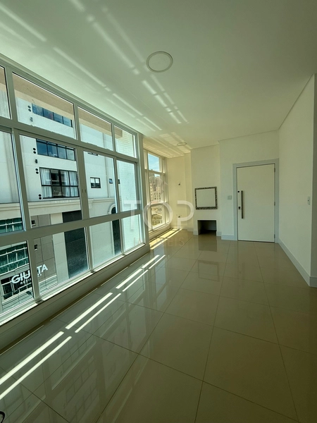 PRONTO PARA MORAR EM MEIA PRAIA: 1ª foto da galeria de imagens do imóvel