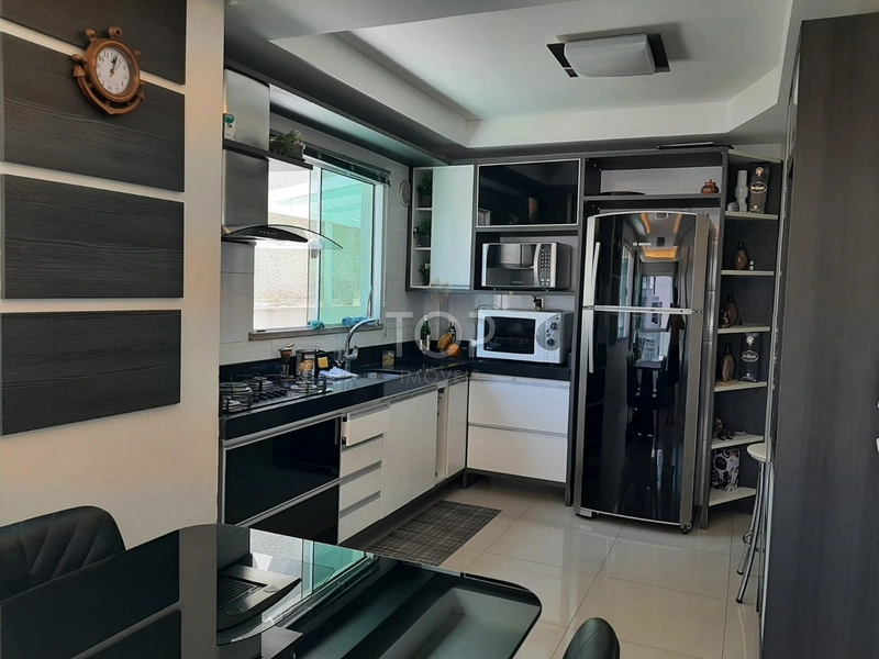 APARTAMENTO DIFERENCIADO MOBILIADO A 400MTS DO MAR EM MEIA PRAIA