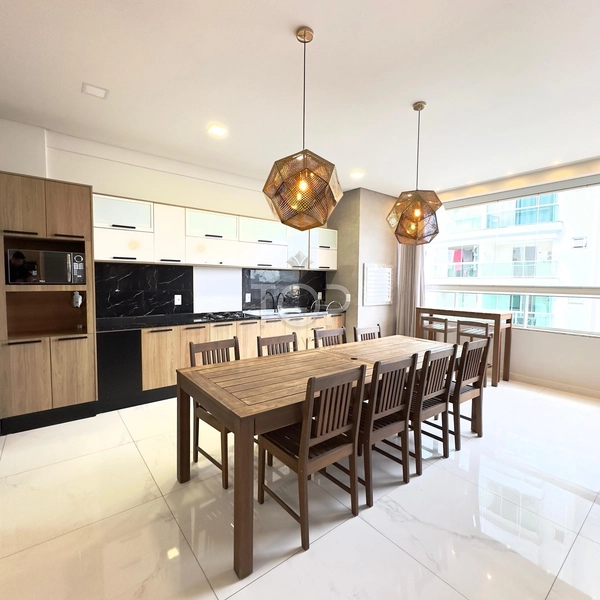 FINAMENTE MOBILIADO EM MEIA PRAIA: 2ª foto da galeria de imagens do imóvel