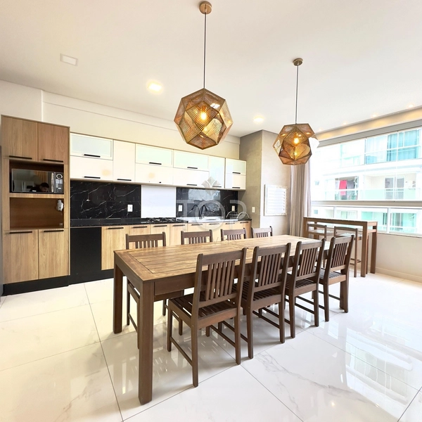 FINAMENTE MOBILIADO EM MEIA PRAIA: 9ª foto da galeria de imagens do imóvel