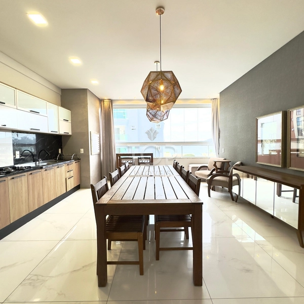 FINAMENTE MOBILIADO EM MEIA PRAIA: 3ª foto da galeria de imagens do imóvel