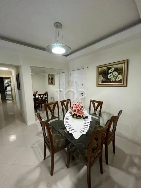 APARTAMENTO NO CORAÇÃO DE MEIA PRAIA: 8ª foto da galeria de imagens do imóvel