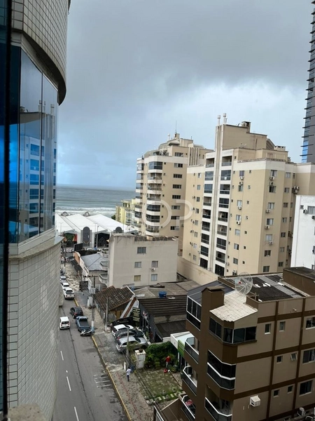 APARTAMENTO NO CORAÇÃO DE MEIA PRAIA: 1ª foto da galeria de imagens do imóvel