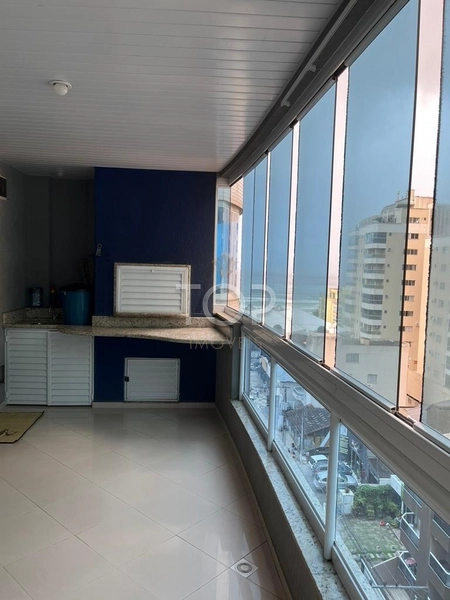 APARTAMENTO NO CORAÇÃO DE MEIA PRAIA: 2ª foto da galeria de imagens do imóvel