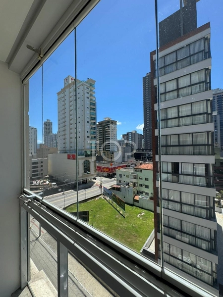 FINAMENTE MOBILIADO EM MEIA PRAIA: 9ª foto da galeria de imagens do imóvel