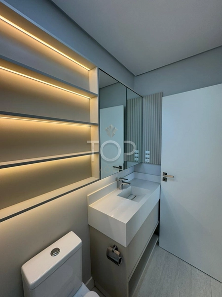 FINAMENTE MOBILIADO EM MEIA PRAIA: 24ª foto da galeria de imagens do imóvel