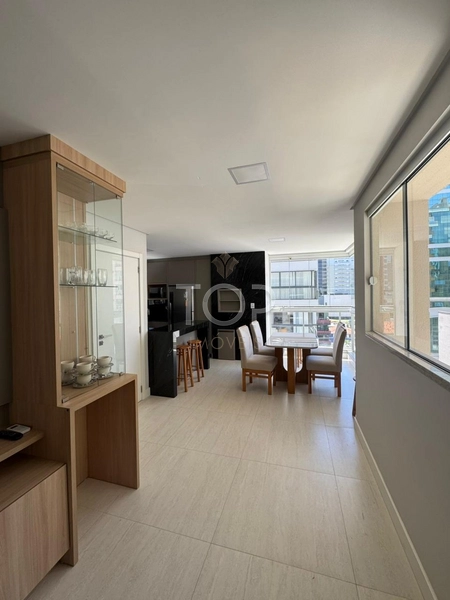 FINAMENTE MOBILIADO EM MEIA PRAIA: 2ª foto da galeria de imagens do imóvel