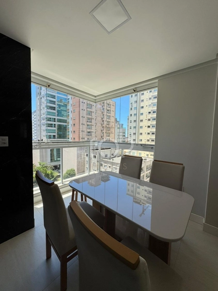 FINAMENTE MOBILIADO EM MEIA PRAIA